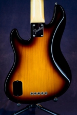 Fender AM Deluxe Jazz Bass-5